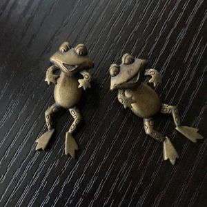 Frog dangle earrings